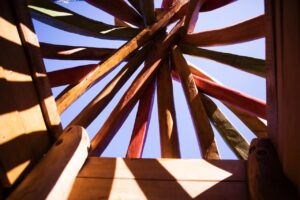 Spielplatz Projekt mit Spielgerät der Holzgestaltung Daniel Rieker in der Kinderklinik in Schwäbisch Hall