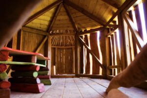 Spielplatz Projekt mit Spielgerät der Holzgestaltung Daniel Rieker in der Kinderklinik in Schwäbisch Hall